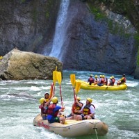 Meeting and incentive travel group trip rafting in Costa Rica, image by CR Convention Bureau