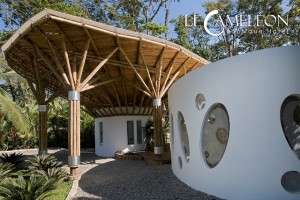 Hotel Le Cameleon entrance