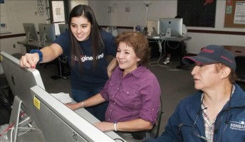 Adults take part in a beginning computer class. Only 38 percent of people worldwide have connected to the Internet at least once in their lives, according to a study published by Facebook's Internet.org initiative. EFE/File