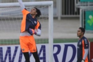 Esteban Alvarado training with Keylor Navas