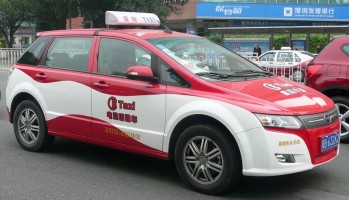 Electric BYD Qin taxi. Wikimedia Commons