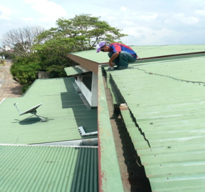 cutting the edge of the metal roof off cutting the edge of the metal roof off