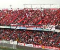 A well-behaved La Doce displays fan devotion