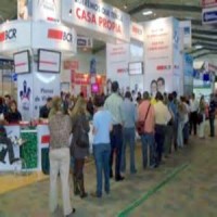 Mortgage borrowers line up in Costa Rica. Source: Expocasa