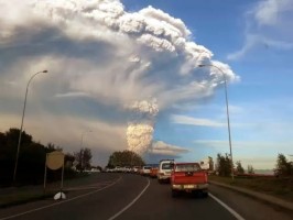 "Calbuco 22-4-15" by Aeveraal - Own work. Licensed under CC BY-SA 4.0 via Wikimedia Commons